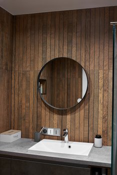 Дзеркало в чорній рамі кругле 600х600 Біла підсвітка у ванну кімнату  ML-2 Global Glass