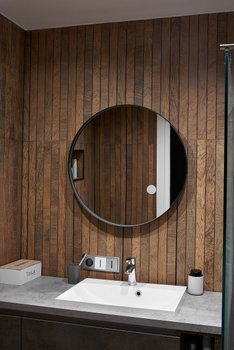 Дзеркало в чорній рамі кругле 700х700 Біла підсвітка у ванну кімнату  ML-2 Global Glass