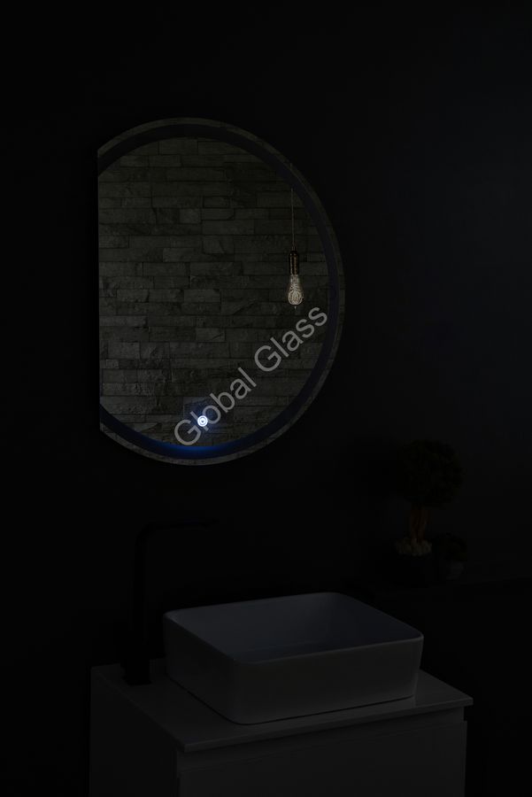Дзеркало з LED підсвіткою та сенсором 650х800мм. у ванну кімнату кругле,зріз зліваMR-17 Global Glass