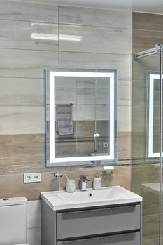 Зеркало с LED подсветкой  700х900мм. в ванную комнату прямоугольное MR-1 Global Glass